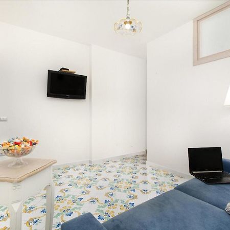 Millie Sorrento Suites ภายนอก รูปภาพ