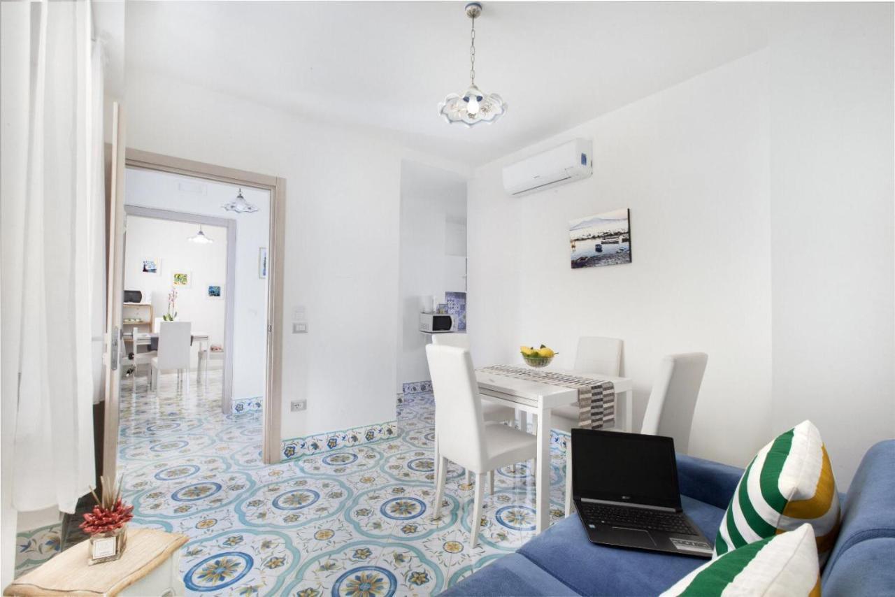 Millie Sorrento Suites ภายนอก รูปภาพ