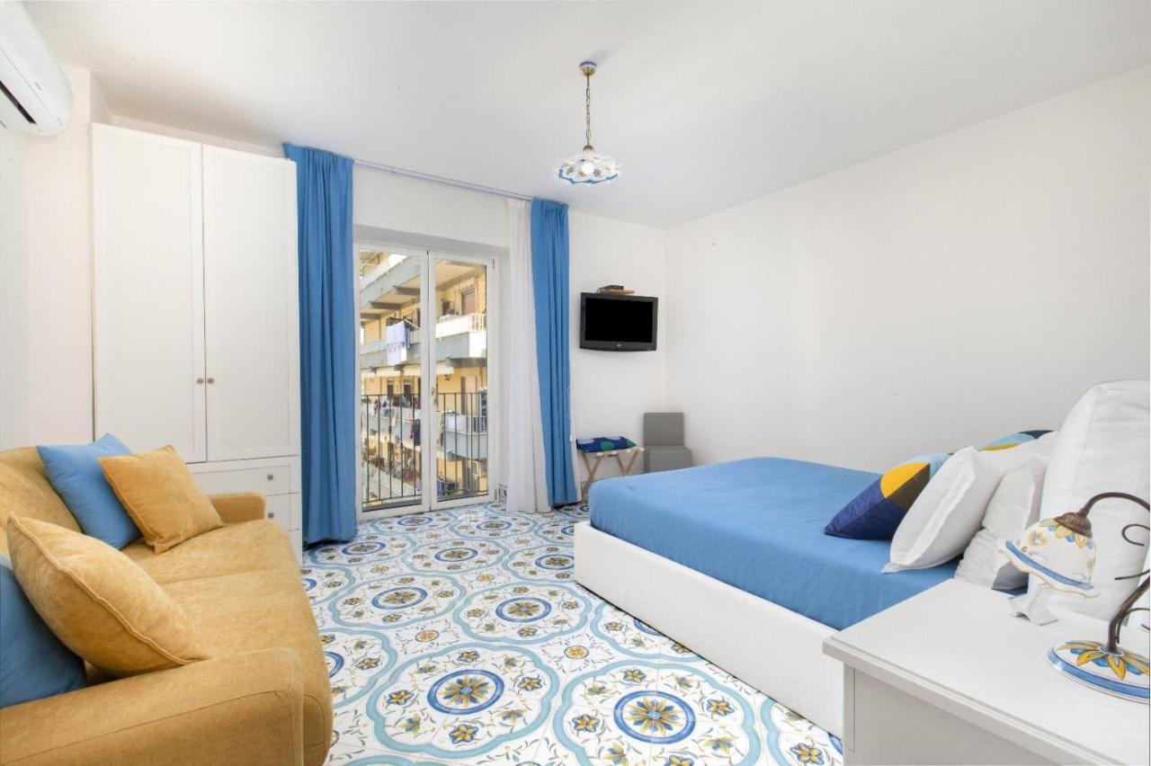 Millie Sorrento Suites ภายนอก รูปภาพ