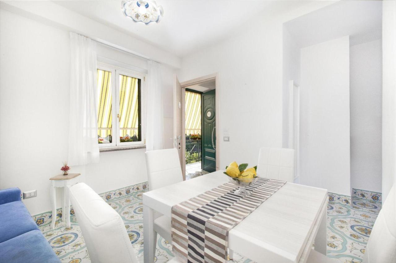 Millie Sorrento Suites ภายนอก รูปภาพ